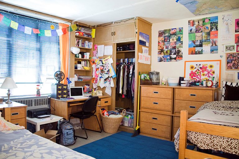what-to-bring-to-a-college-dorm-how-to-survive-your-first-dorm-experience
